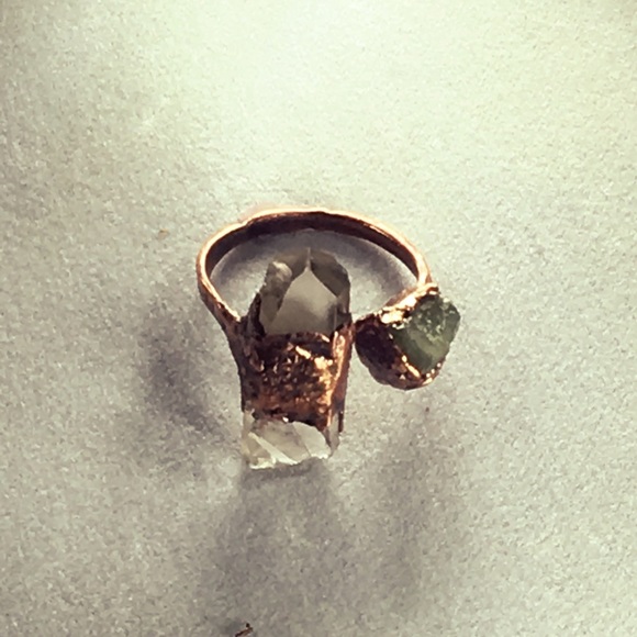 Clear quartz & peridot copper ring - Picture 7 of 8